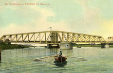170125 Gezicht op de spoorbrug (draaibrug) over het Noordzeekanaal te Velsen.